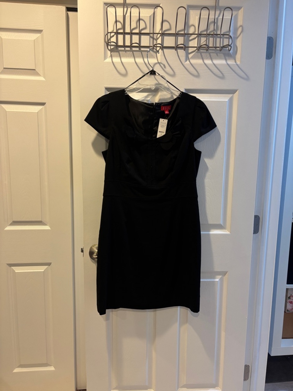 Elle Black Cap-Sleeve Sheath Dress